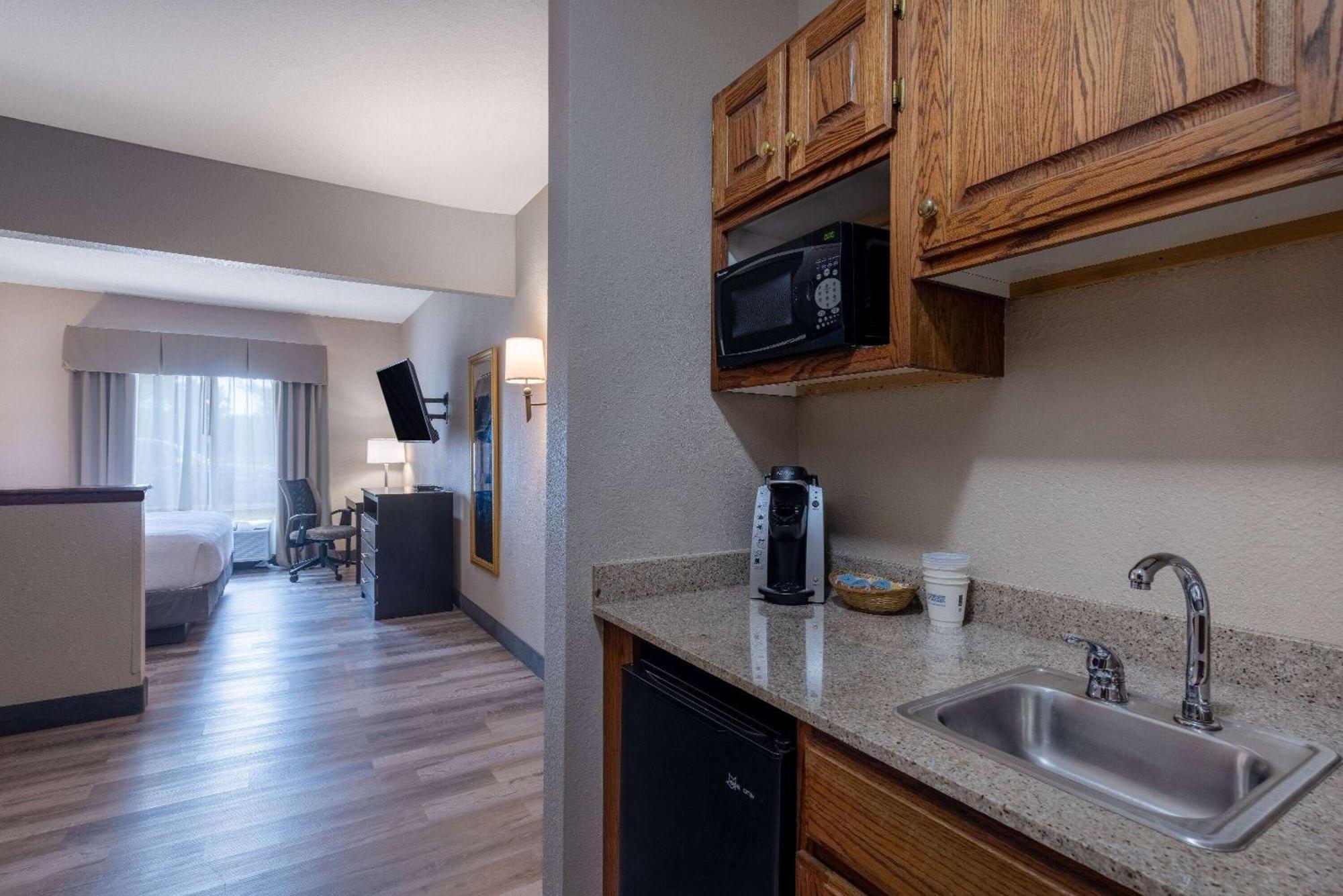 Baymont By Wyndham Kirksville University Area Bagian luar foto