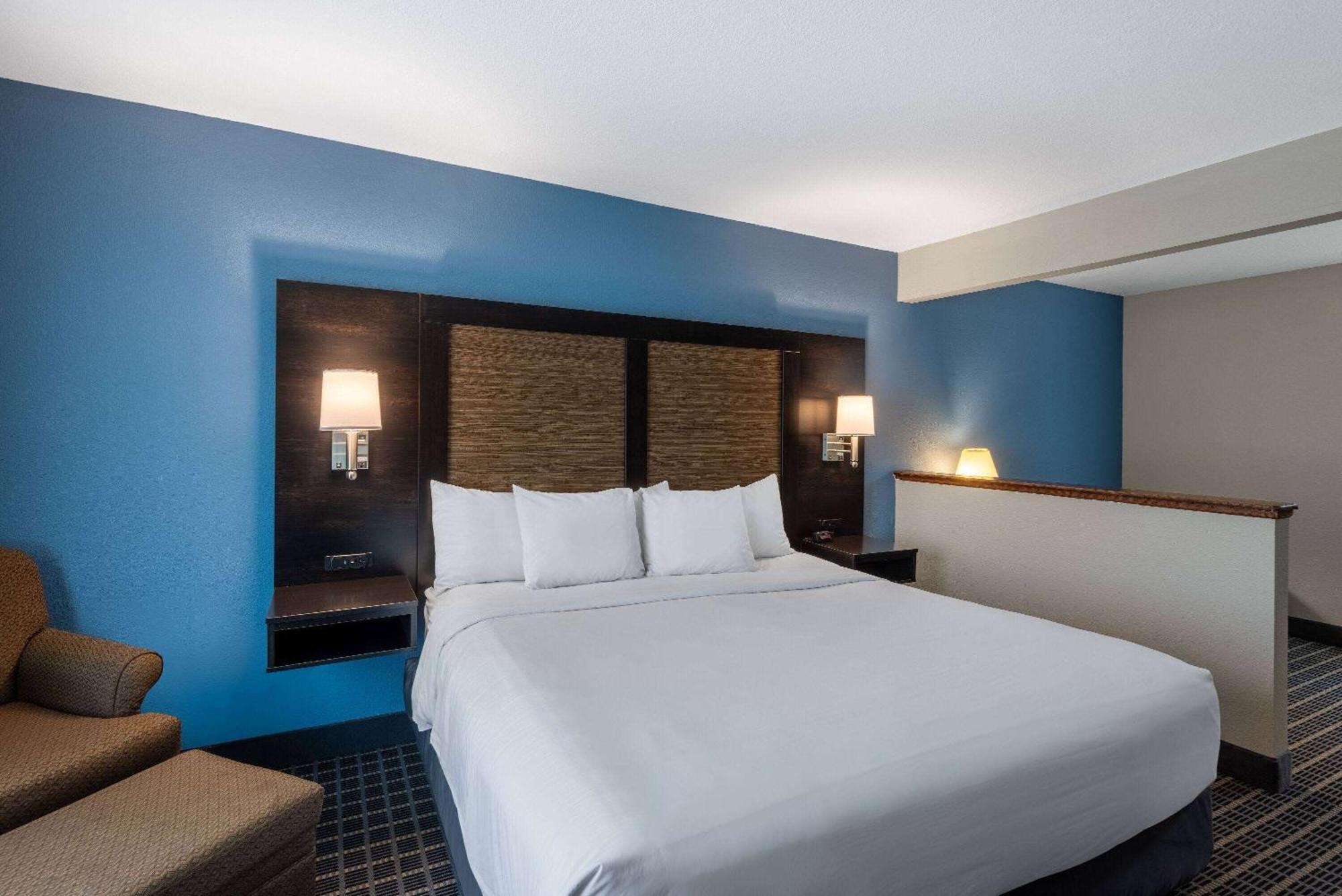 Baymont By Wyndham Kirksville University Area Bagian luar foto
