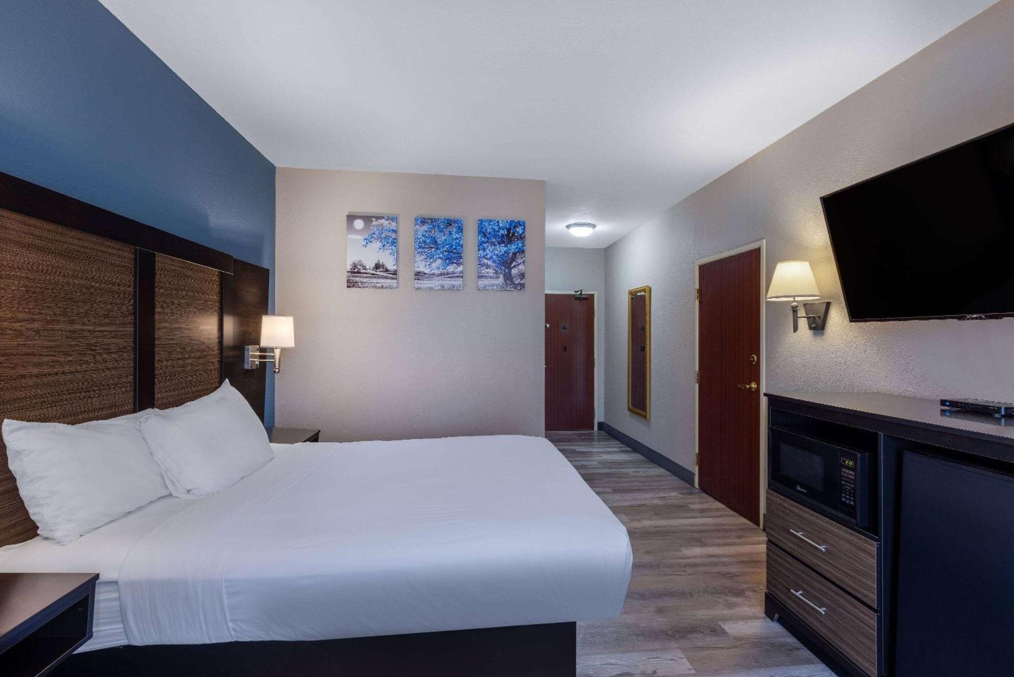 Baymont By Wyndham Kirksville University Area Bagian luar foto