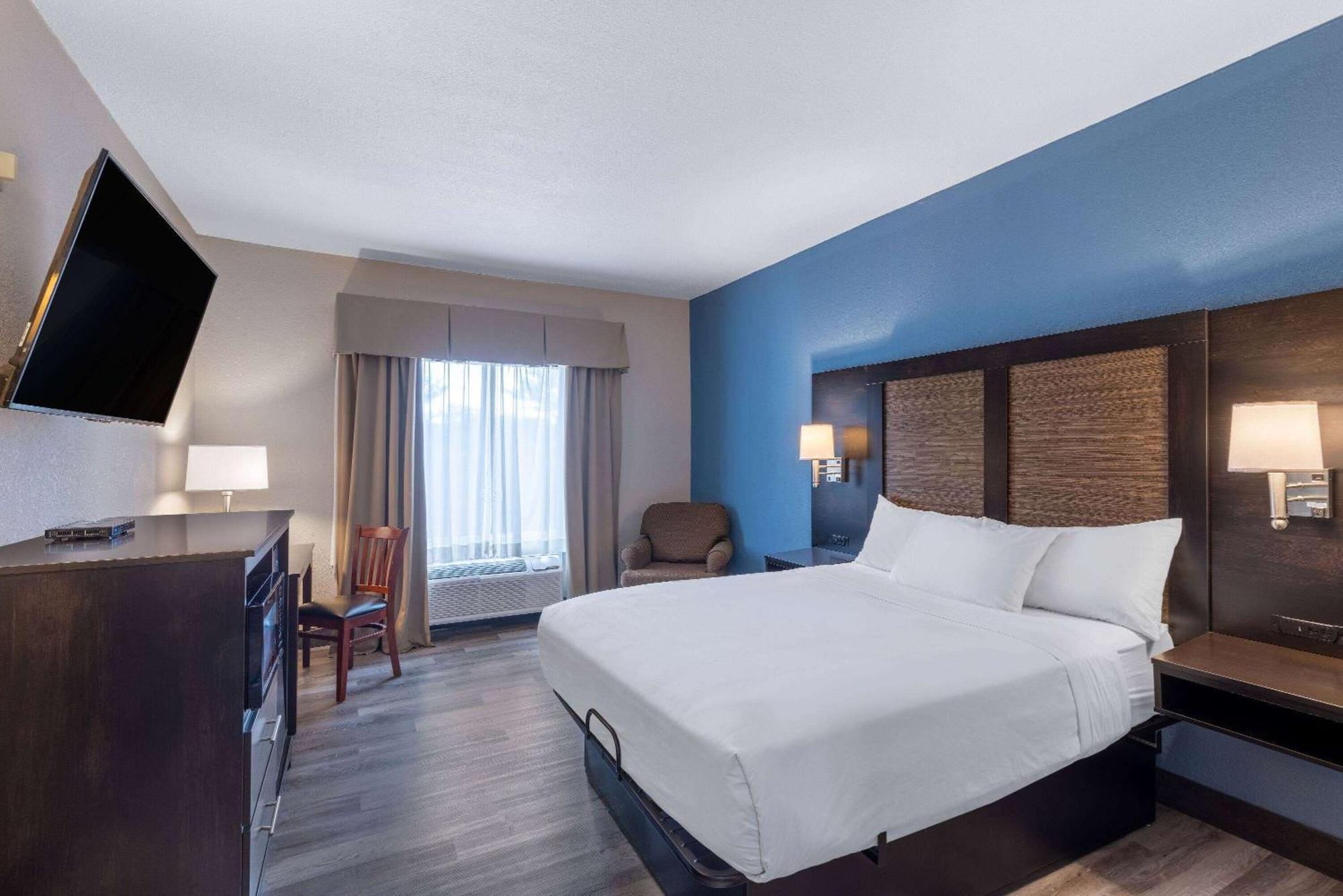 Baymont By Wyndham Kirksville University Area Bagian luar foto
