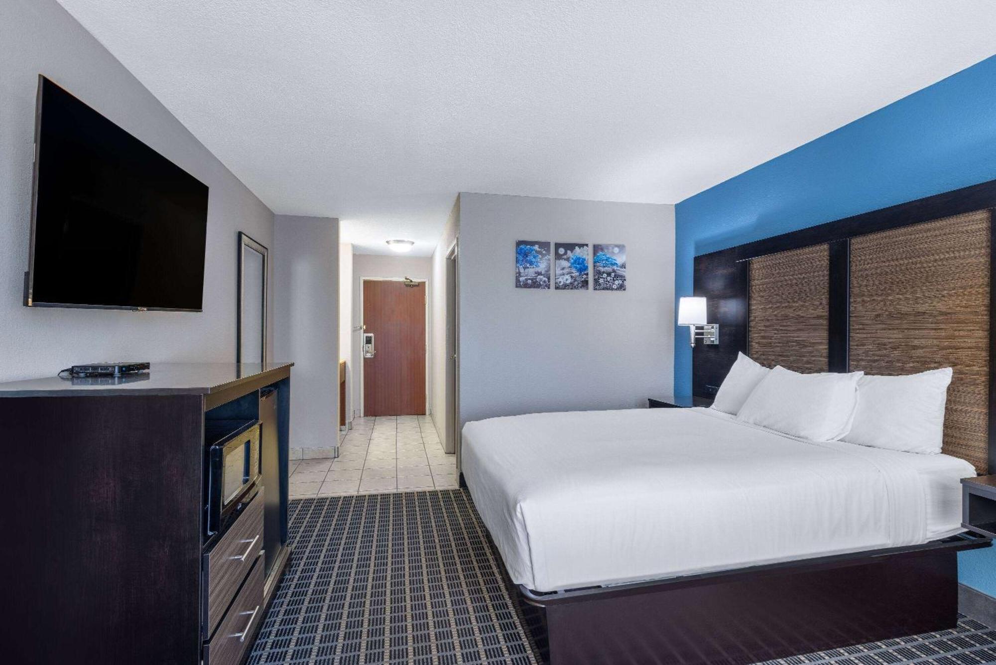 Baymont By Wyndham Kirksville University Area Bagian luar foto