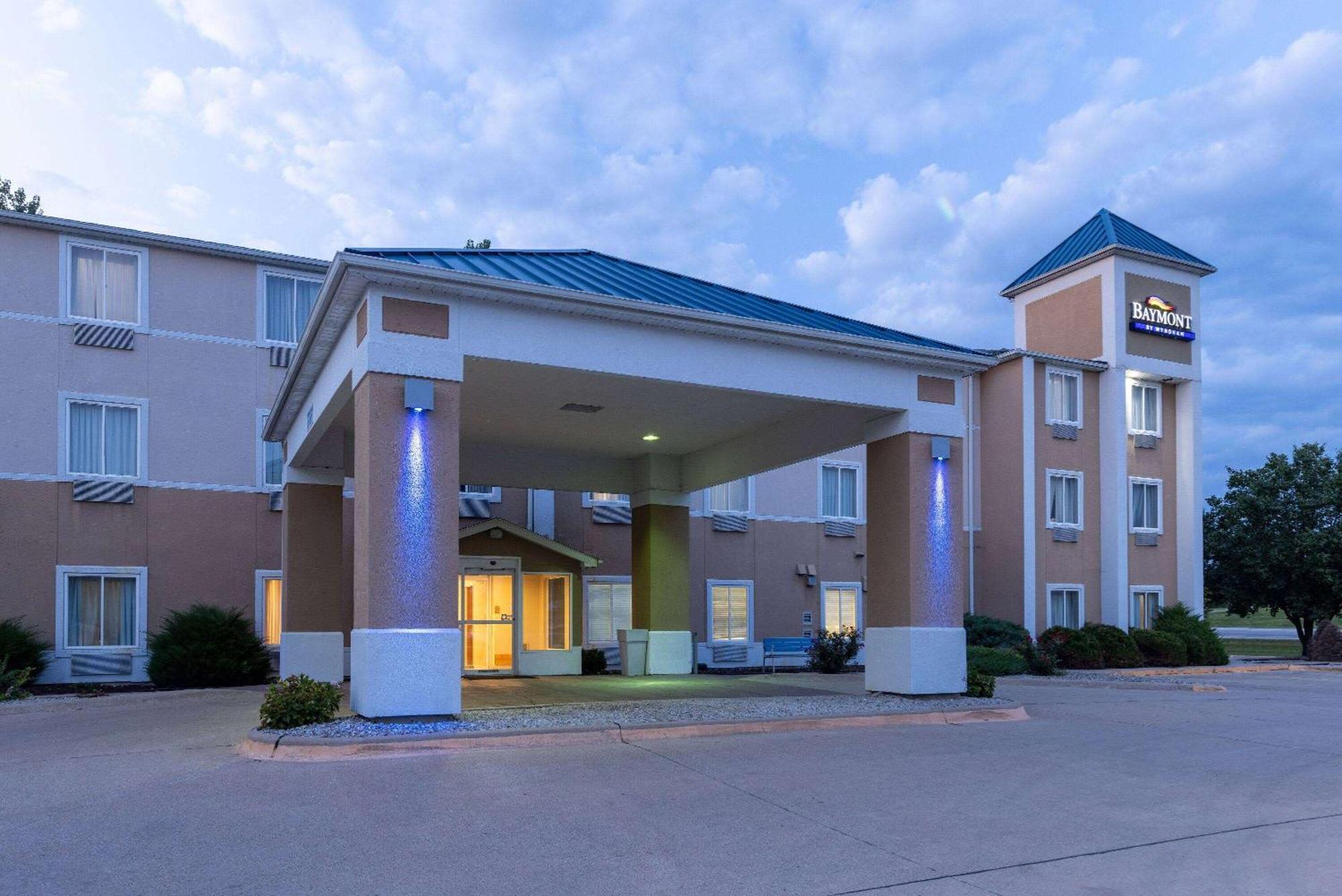 Baymont By Wyndham Kirksville University Area Bagian luar foto