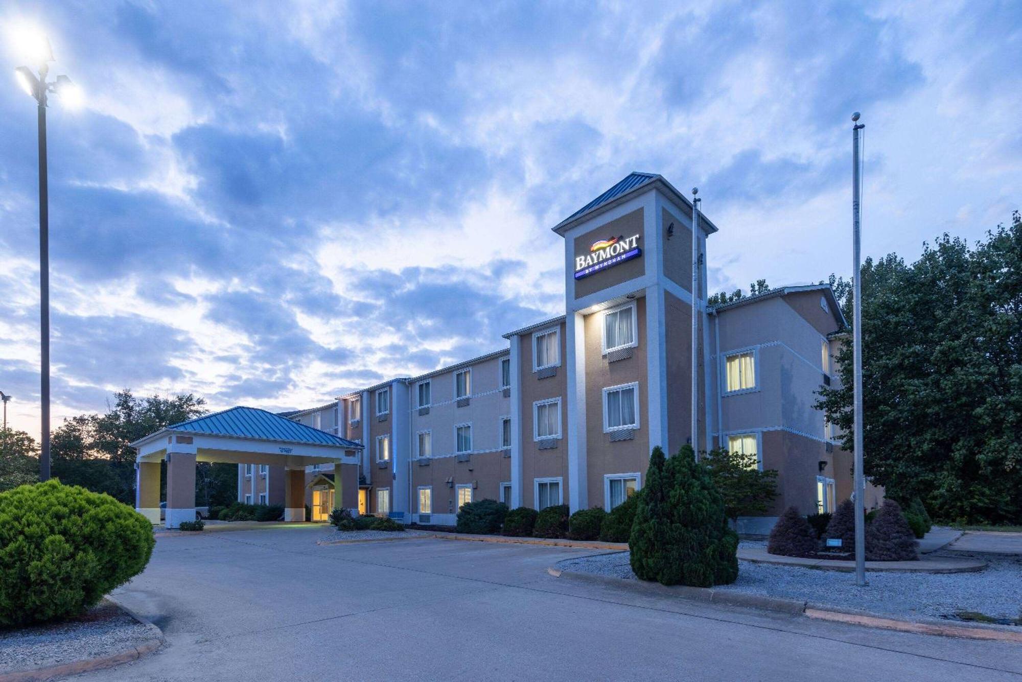 Baymont By Wyndham Kirksville University Area Bagian luar foto