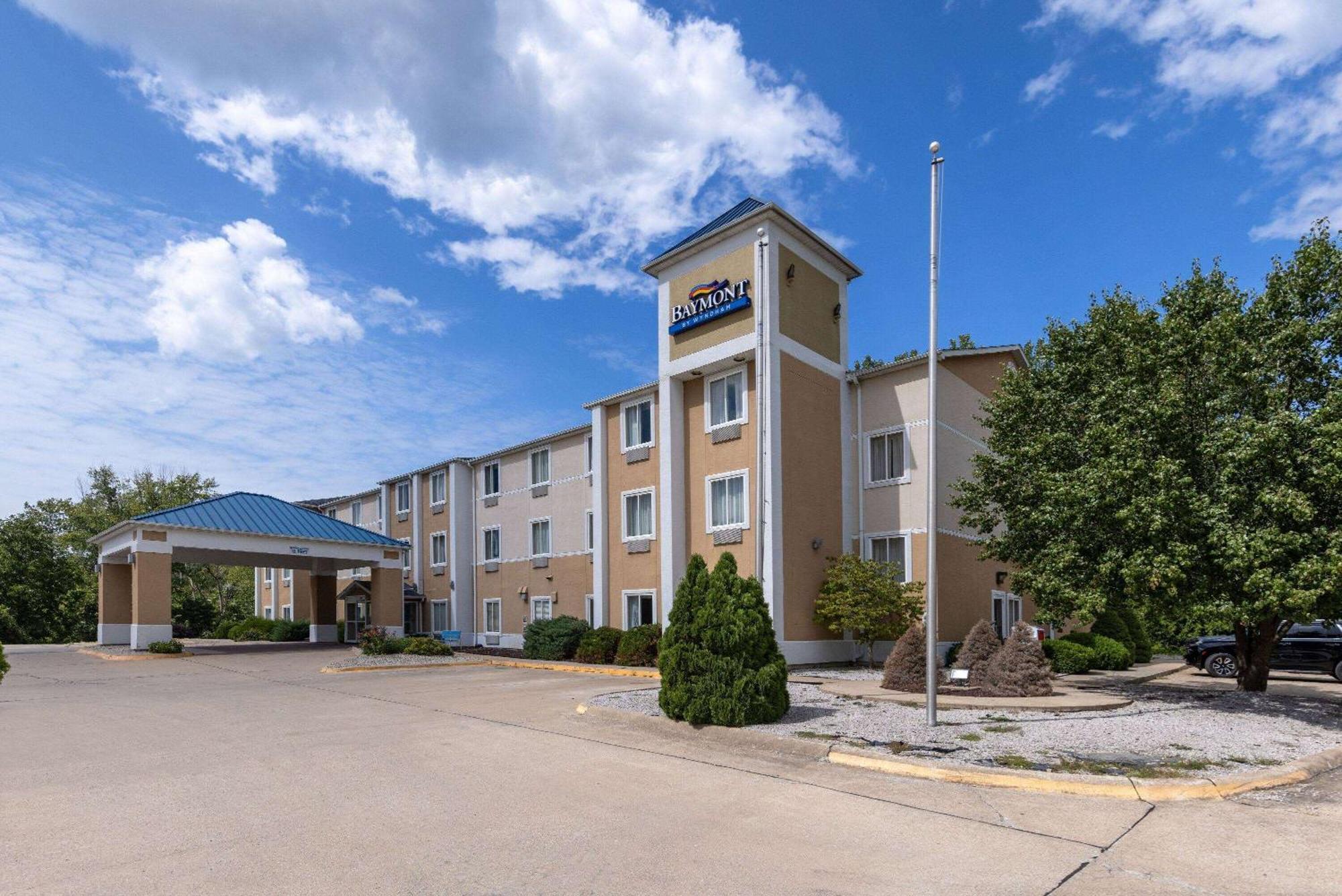 Baymont By Wyndham Kirksville University Area Bagian luar foto