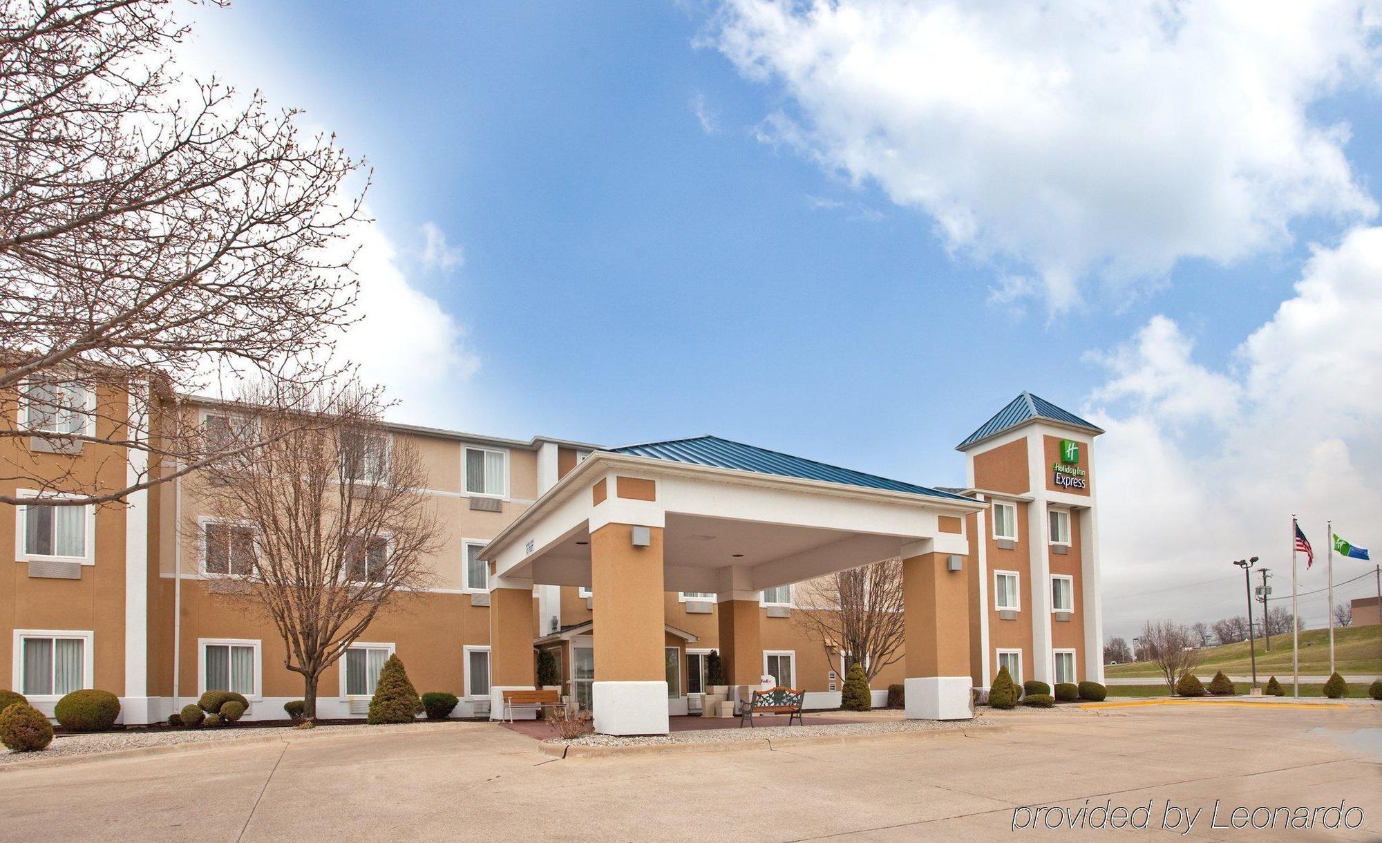 Baymont By Wyndham Kirksville University Area Bagian luar foto