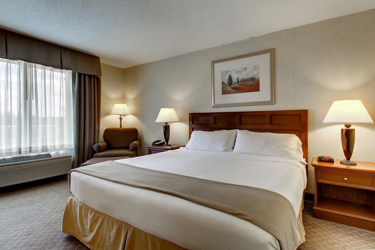 Baymont By Wyndham Kirksville University Area Bagian luar foto