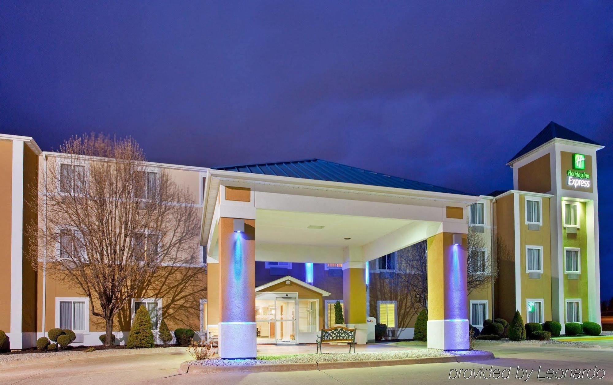 Baymont By Wyndham Kirksville University Area Bagian luar foto